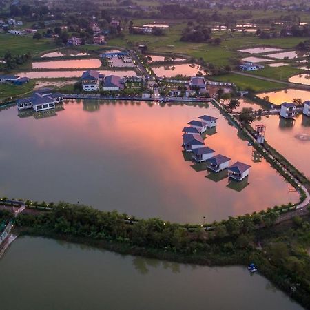 Lumbini Palace Resort Bagian luar foto