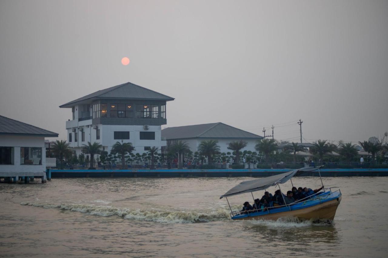 Lumbini Palace Resort Bagian luar foto